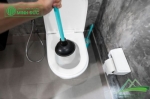 Dụng cụ thông bồn cầu bị nghẹt tại nhà chỉ với 100k