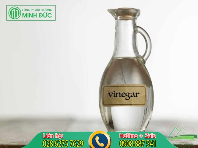 Tẩy trắng bồn cầu bị đen v&agrave; ố v&agrave;ng bằng giấm