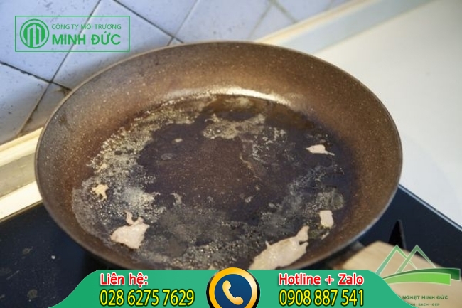 Toilet bị nghẹt nước do dầu mỡ