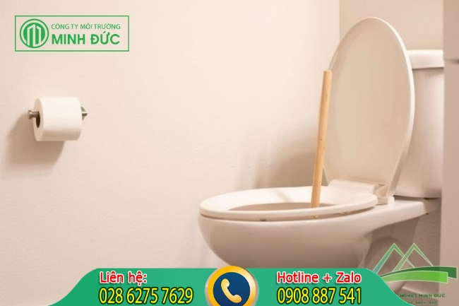 không vệ sinh nhà tắm nguyên nhân gây mùi hôi nhà vệ sinh