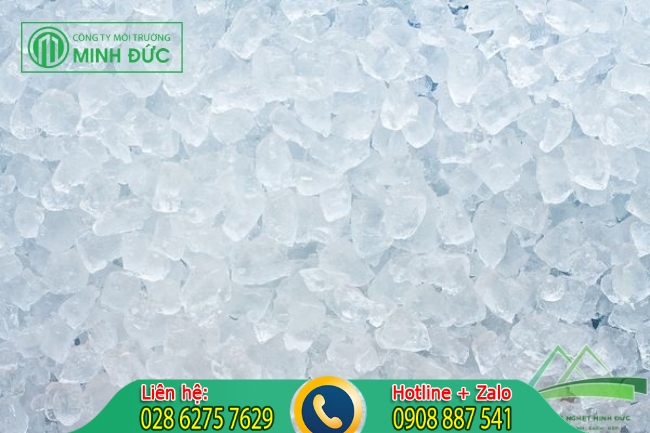 C&aacute;ch th&ocirc;ng bồn cầu bằng nước đ&aacute;