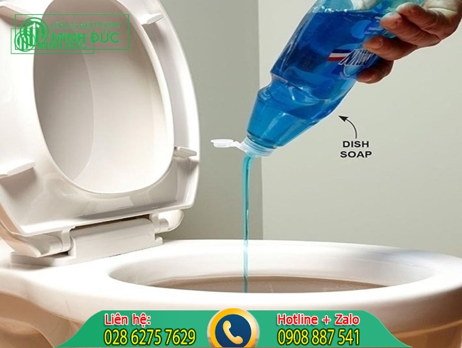 một số  tại nh&agrave; th&ocirc;ng bồn cầu huyện H&oacute;c M&ocirc;n