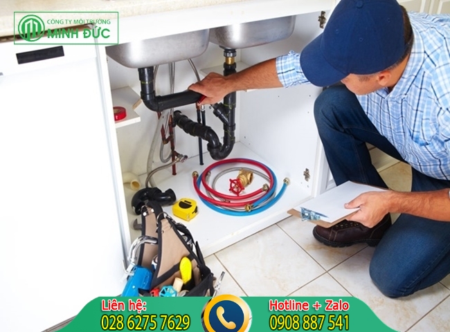 qu&aacute; tr&igrave;nh th&ocirc;ng bồn rửa ch&eacute;n quận 7 Minh Đức