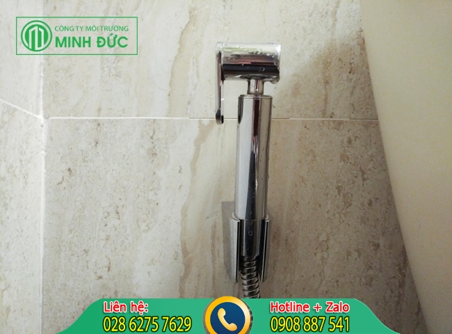 v&ograve;i nước xịt bồn cầu