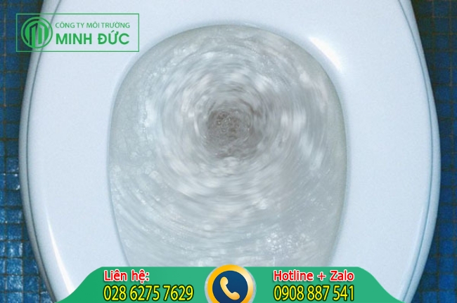 C&aacute;ch xử l&yacute; bồn cầu bị nghẹt bằng &aacute;p lực nước tự nhi&ecirc;n