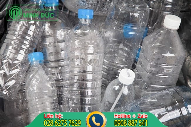 C&aacute;ch xử l&yacute; bồn cầu tắc nghẽn bằng chai nhựa