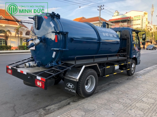 H&uacute;t hầm cầu nếu như bồn cầu nghẹt do hầm cầu bị đầy