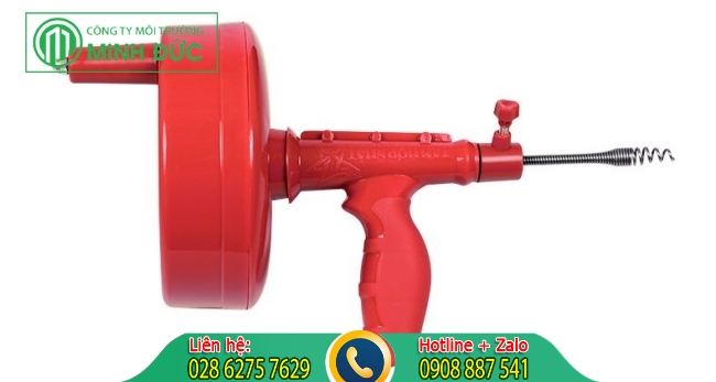 Th&ocirc;ng nghẹt bồn cầu bằng dụng cụ đa năng