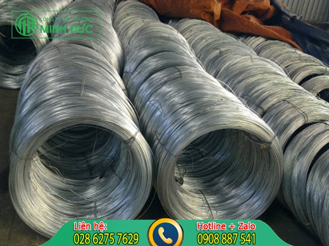 Th&ocirc;ng tắc bồn cầu với c&agrave;nh tre tươi hoặc d&acirc;y th&eacute;p