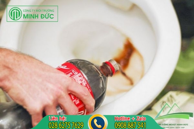 Th&ocirc;ng bồn cầu bằng Coca Cola như thế n&agrave;o