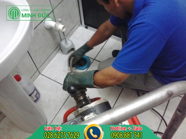 Li&ecirc;n hệ với dịch vụ th&ocirc;ng ống cống bị tr&agrave;o ngược