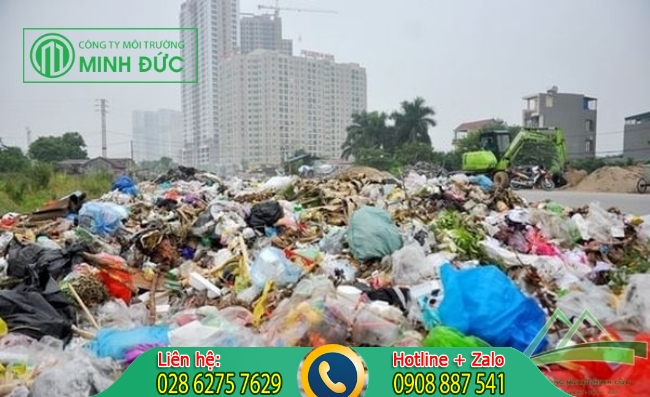 Nước thải cống ngầm bị ô nhiễm do rác thải sinh hoạt