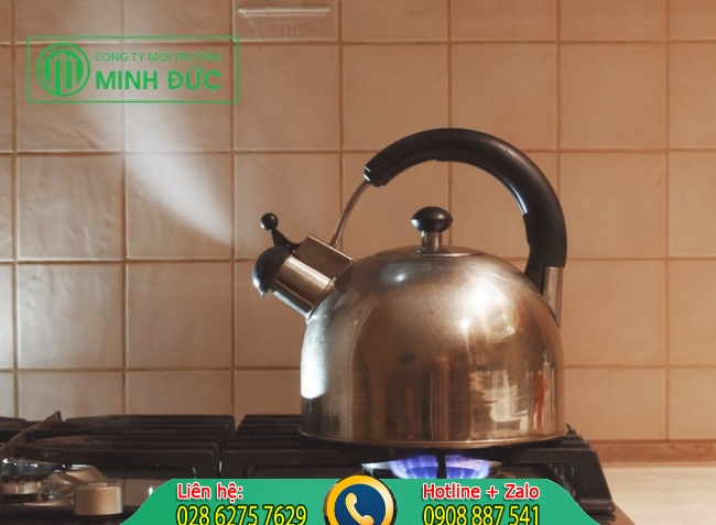 ph&ograve;ng chống nghẹt đường ống tho&aacute;t nước bằng nước ấm