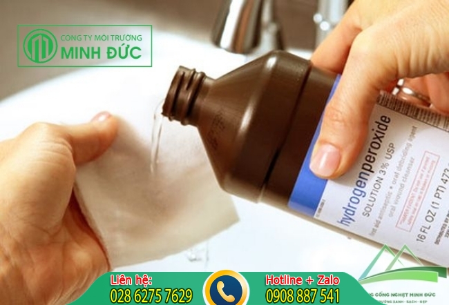C&aacute;ch tẩy vết mốc tr&ecirc;n quần &aacute;o trắng với oxy gi&agrave;