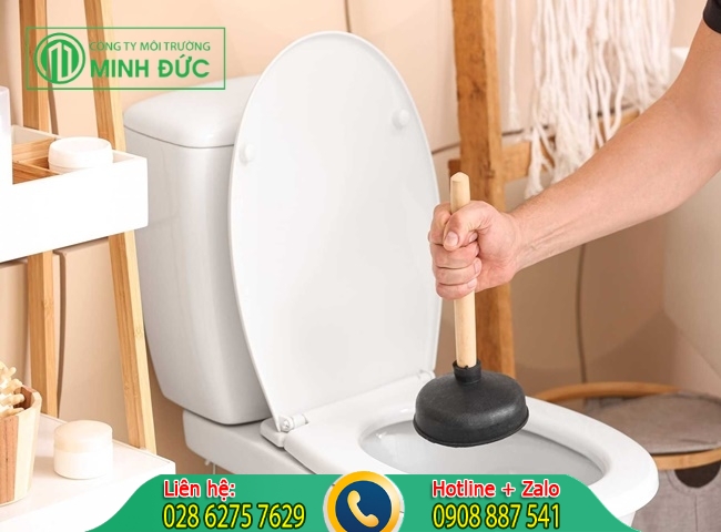 Th&ocirc;ng bồn cầu ngồi xổm