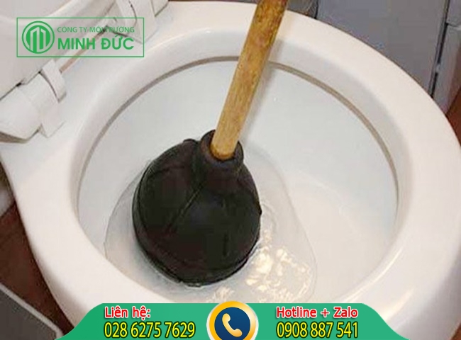 Th&ocirc;ng bồn cầu ngồi xổm