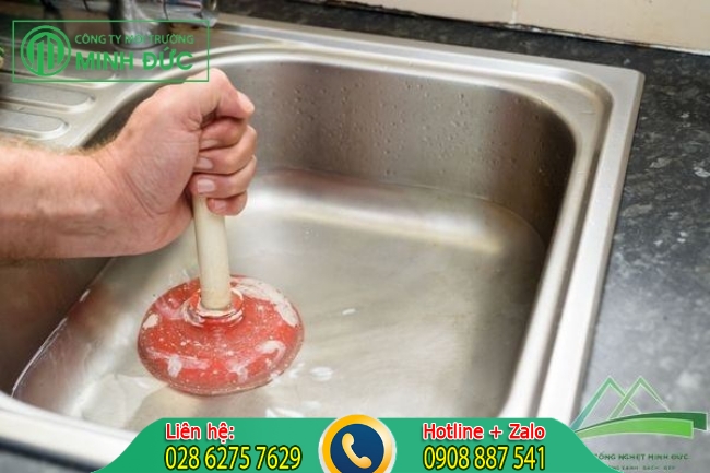 Gi&aacute; th&ocirc;ng bồn rửa ch&eacute;n bị tắc