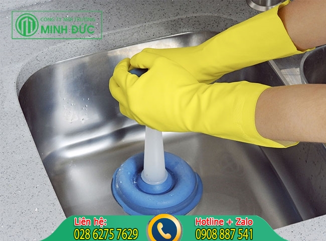 Th&ocirc;ng bồn rửa ch&eacute;n quận 4 bằng pittong cao su