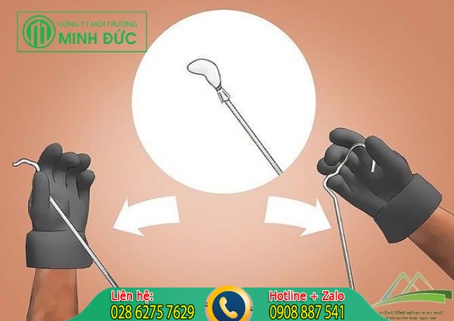 Dụng cụ thông tắc bồn rửa mặt bằng móc phơi quần áo