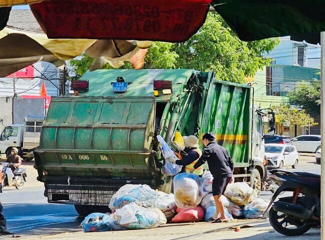 Dịch vụ thu gom rác thải sinh hoạt giá rẻ