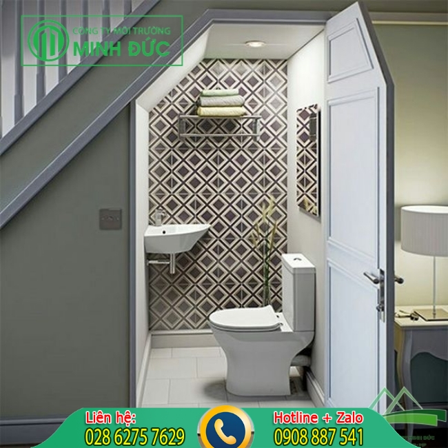 Nh&agrave; vệ sinh dưới gầm cầu thang mẫu bốn