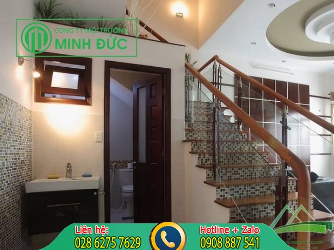 Nh&agrave; vệ sinh dưới gầm cầu thang mẫu mười