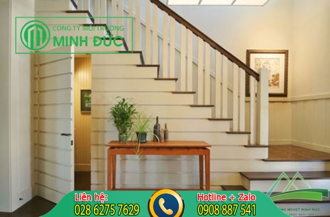 Nh&agrave; vệ sinh dưới gầm cầu thang mẫu t&aacute;m