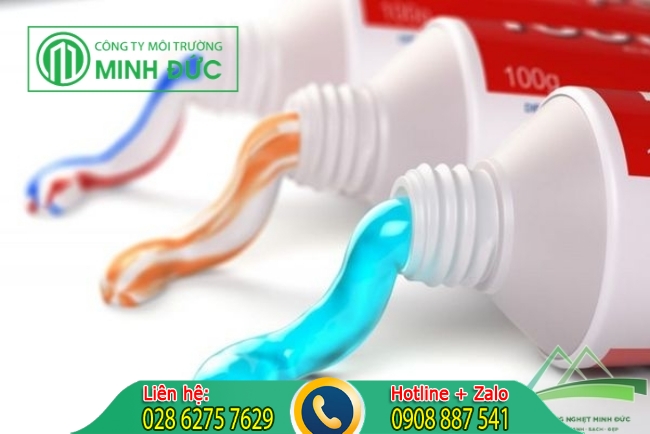 Sử dụng kem đ&aacute;nh răng để đ&aacute;nh bật vết ố v&agrave;ng